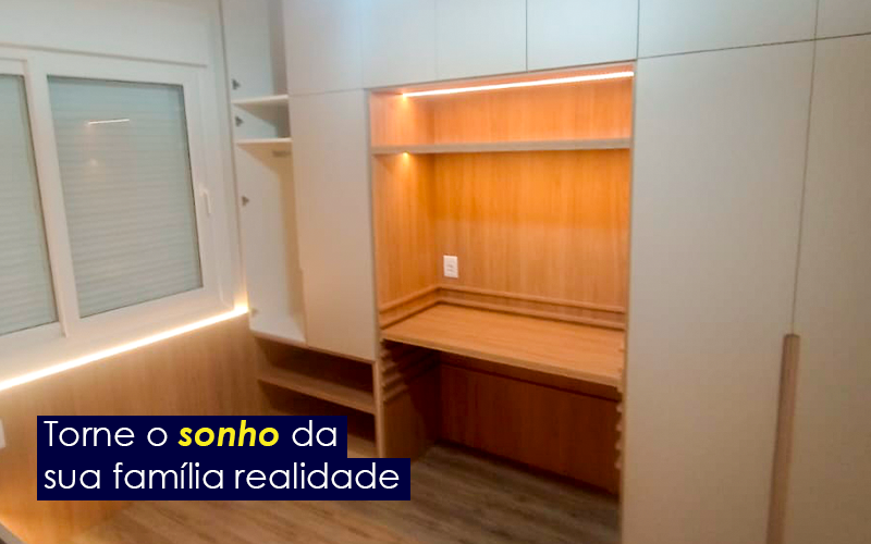 Fotografia do projeto com móveis proejtados reais