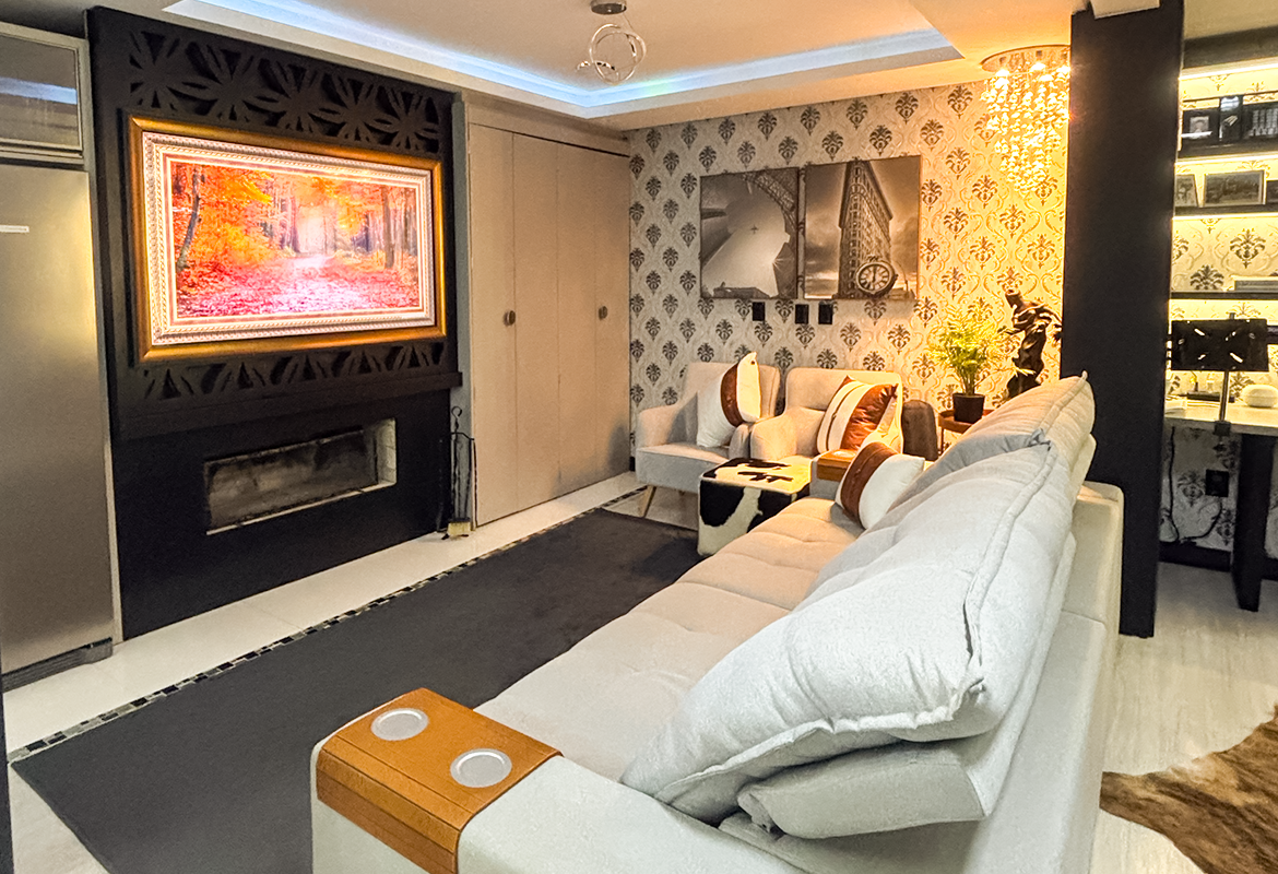 Fotografia ilustrativa da sala do espaço comercial transformado em apartamento